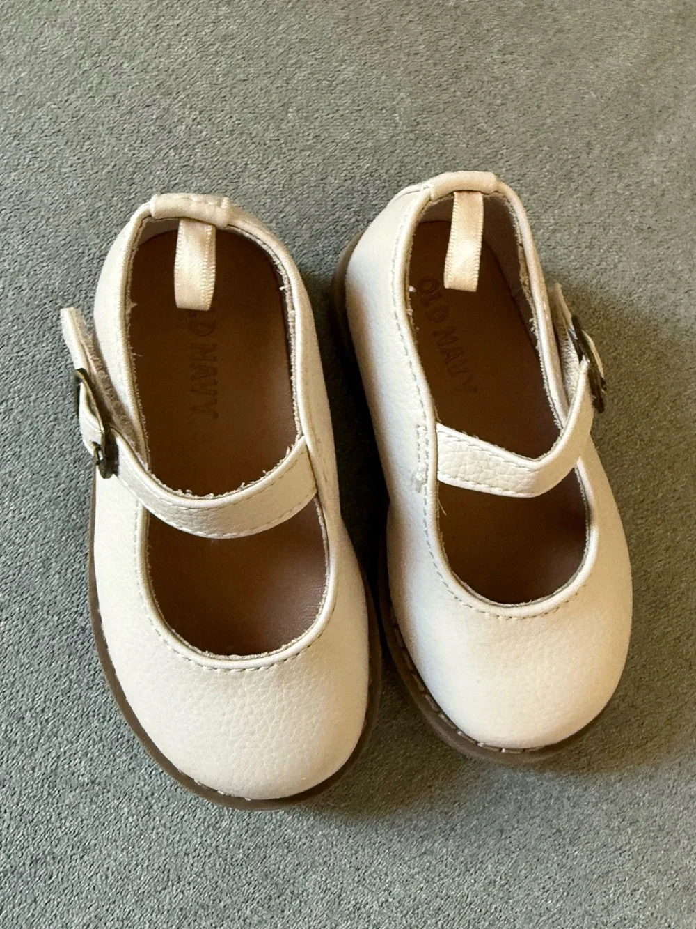 Old Navy Cream Mary-Jane Toddler Shoes with Tan Outsole